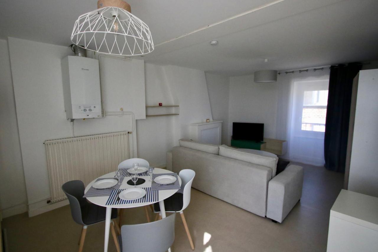 Pipon Apartment ฟูแฌร์ ภายนอก รูปภาพ